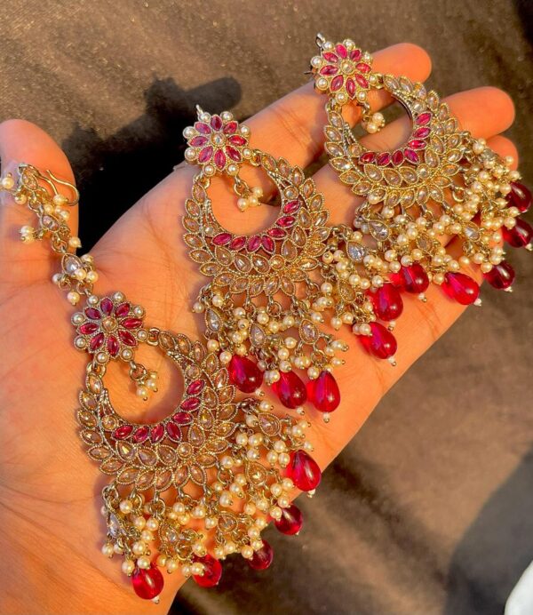 Reverse Diamond earings and tikka set