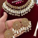 Beautiful neckline combo