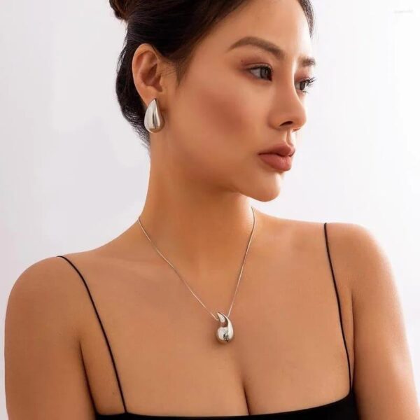 Beautiful pandant earring,chain combo