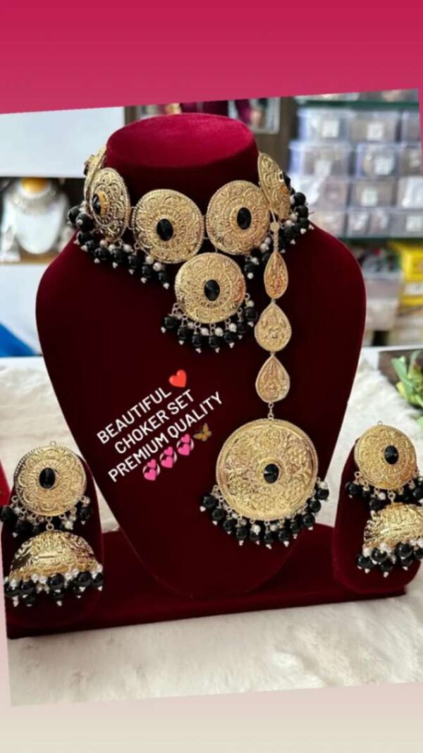 Beautiful choker set