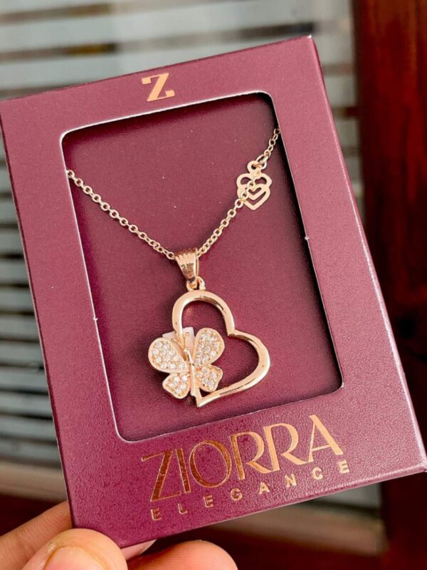 Rosegold polish 18 inches chain pendant,