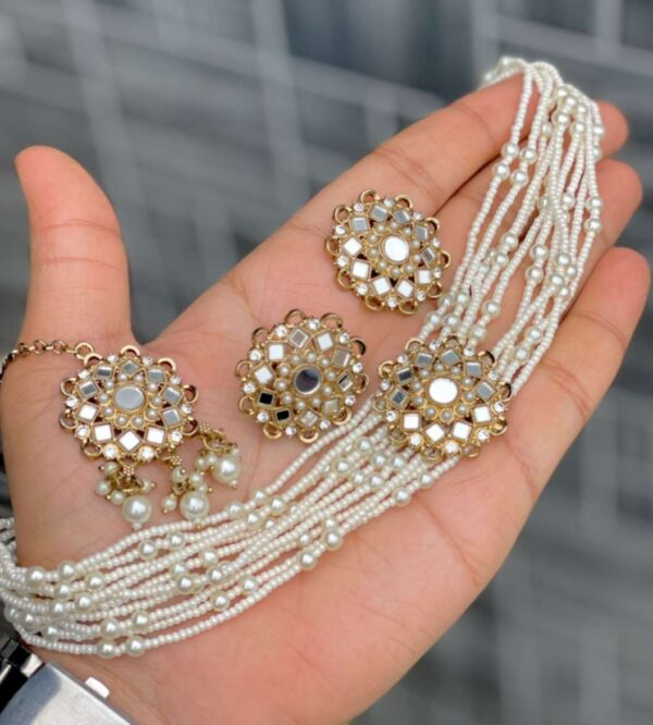 chokker necklace tops,tikka