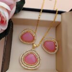 Pendant set with chain