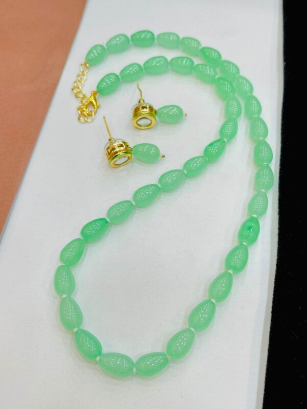 Glass mala with kundan tops