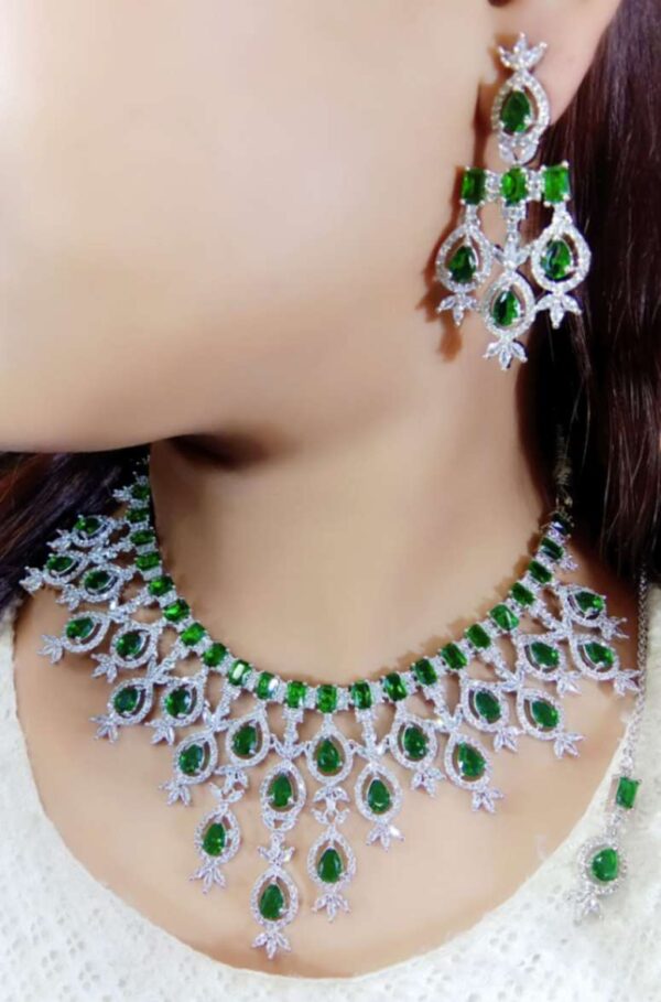 Diamond neakklace with earrings