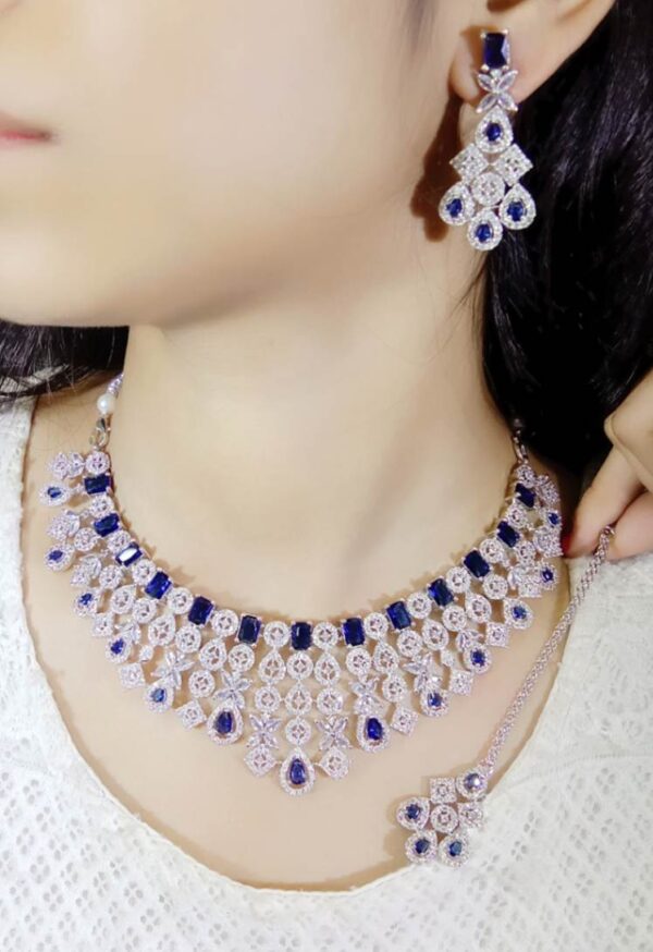 Beautiful choker American Diamond