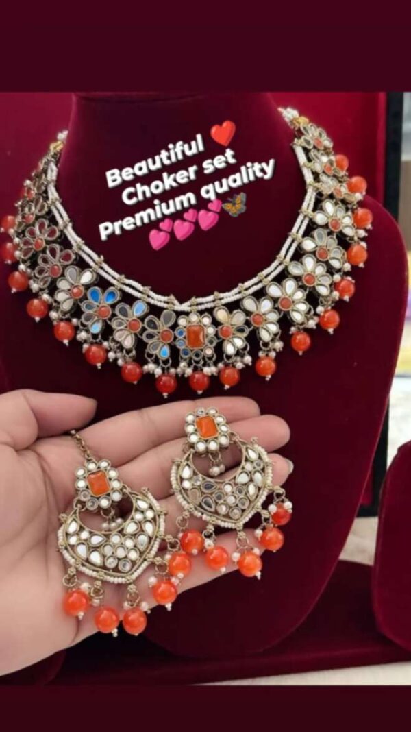 Beautiful choker set With EARINGS and tikka