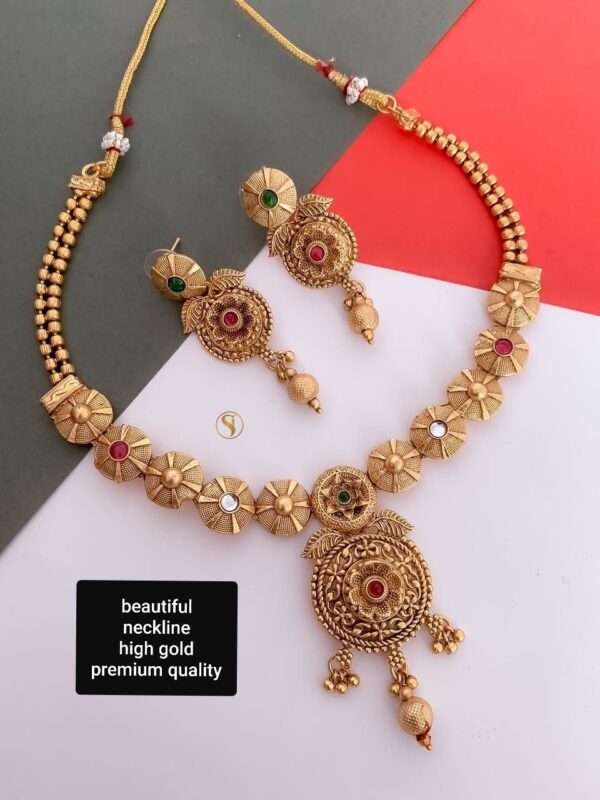 Beautiful neckline Premium quality High gold set