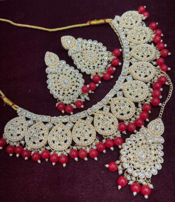 Beautiful Kundan  Chokker With Beautiful Earring And Tika…