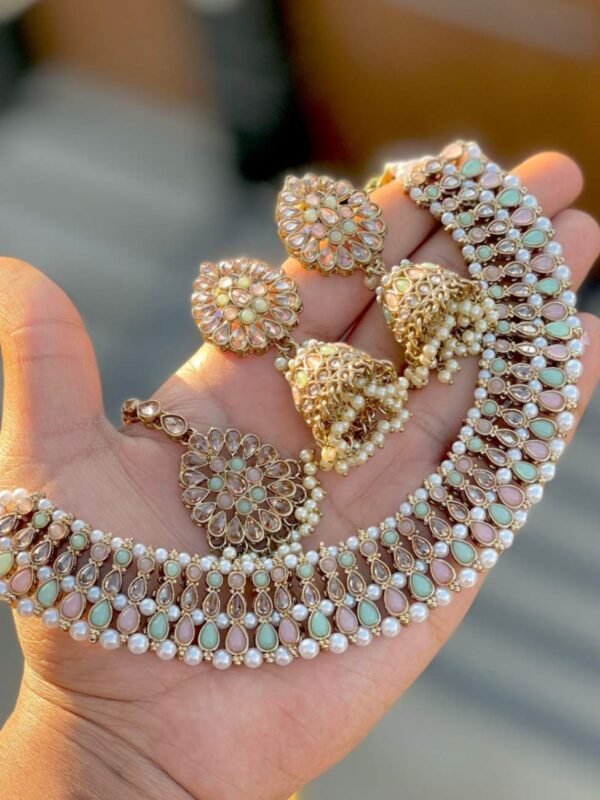 Beautiful Reverse Ad Stone Chokker With Beautiful Jhumkie And Tika All Colours Ready set.