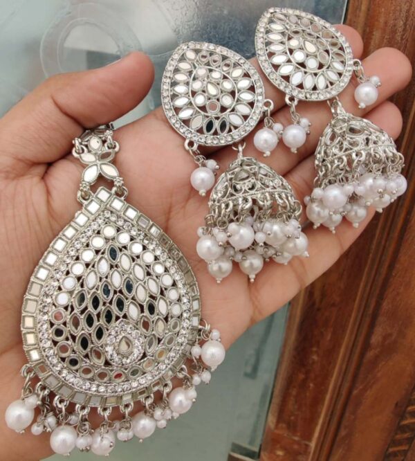 Beautiful Big Size Jumkie Earings With Beautiful Tika