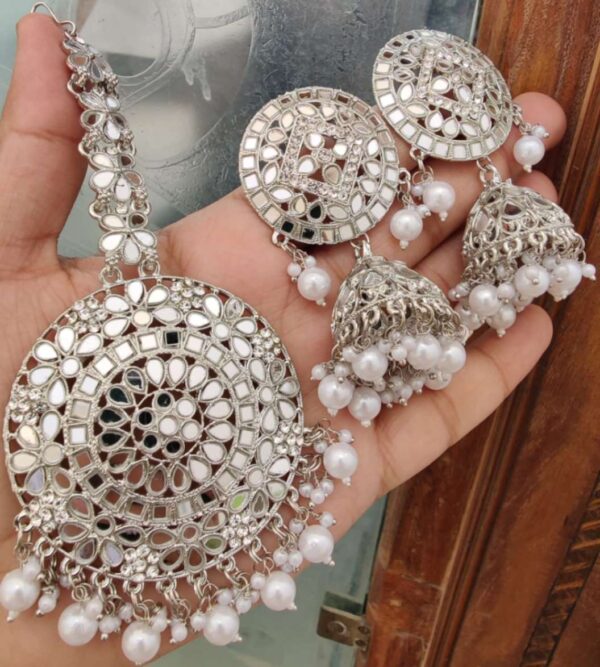 Beautiful Big Size Jumkie Earings With Beautiful Tika