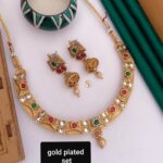 Beautiful neckline High gold with earrings