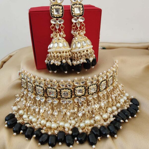 Kundan Choker Neaklace With Beautiful Jumkie Earings