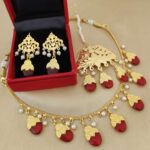 Pearl Neaklace With Earings Tika