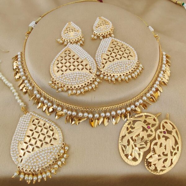 Jadau  Pearl Necklace With Earings Tika And Hairpins Combo