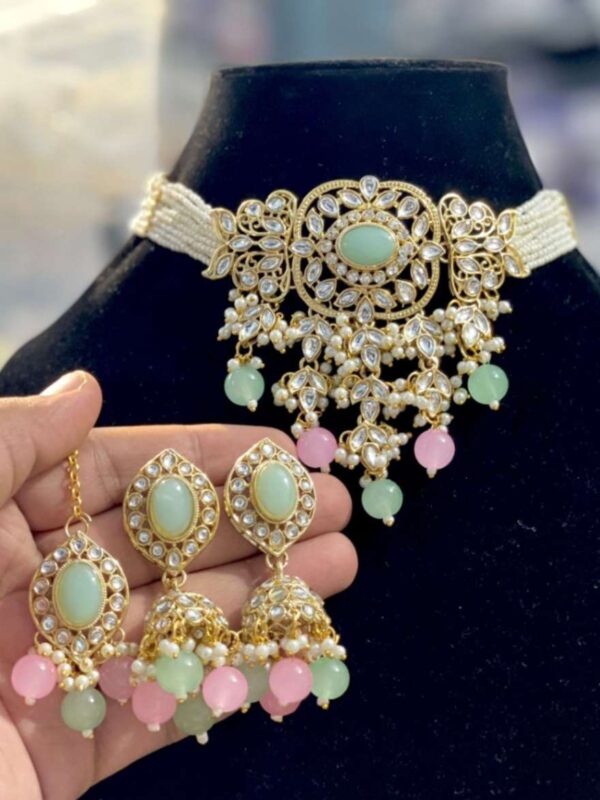 Kundan Choker With Jhumki And Tika