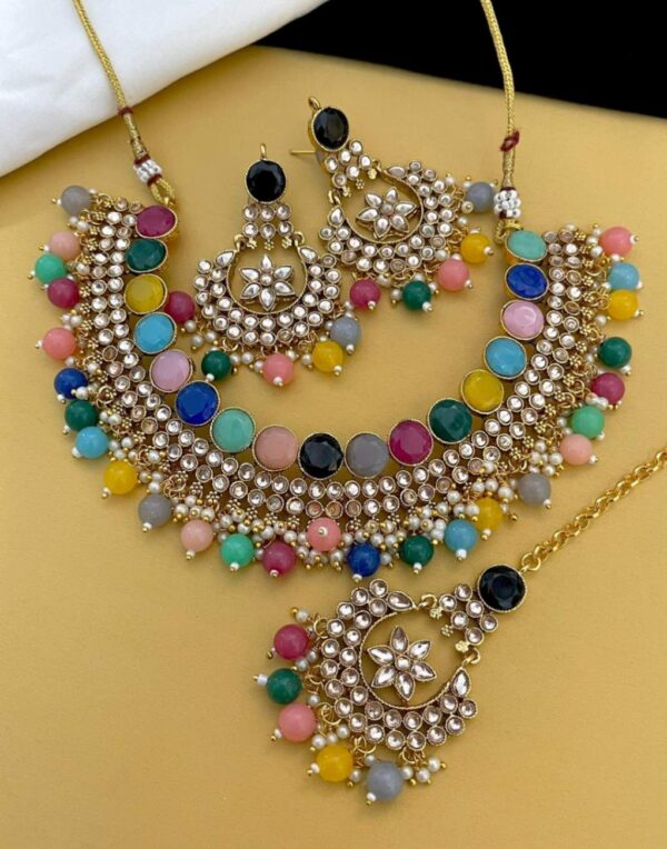 Kundan Chokker With Beautiful Tops And Tika