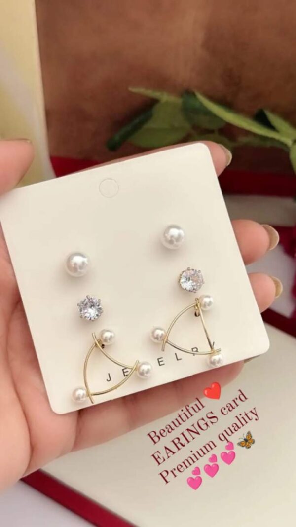 Studs earrings