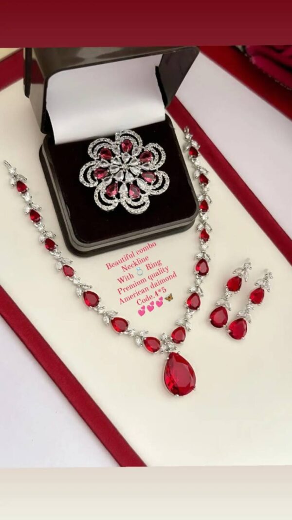 Neckline with ring American diamond