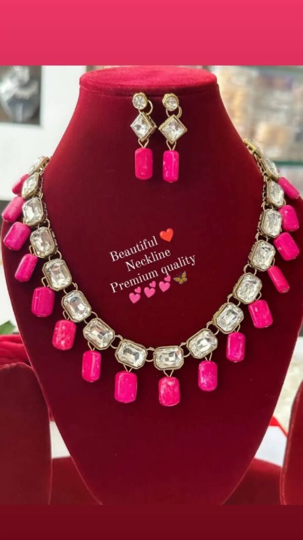 Beads neckline with earrings