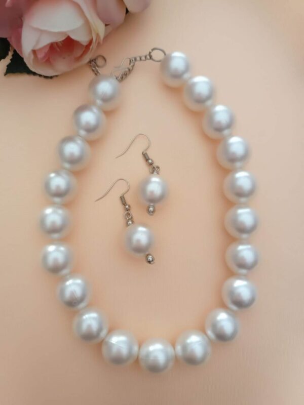 White Motte mala and earrings