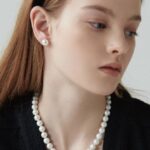 Pearl necklace with studs