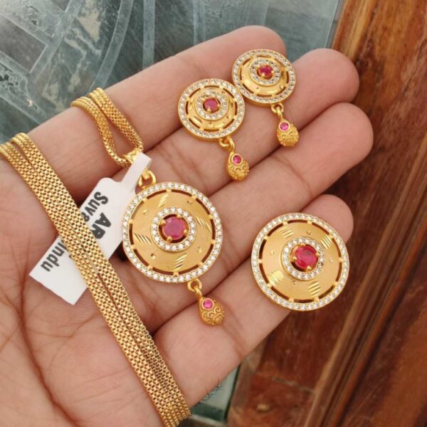 Circular Gold Look Pendant Set