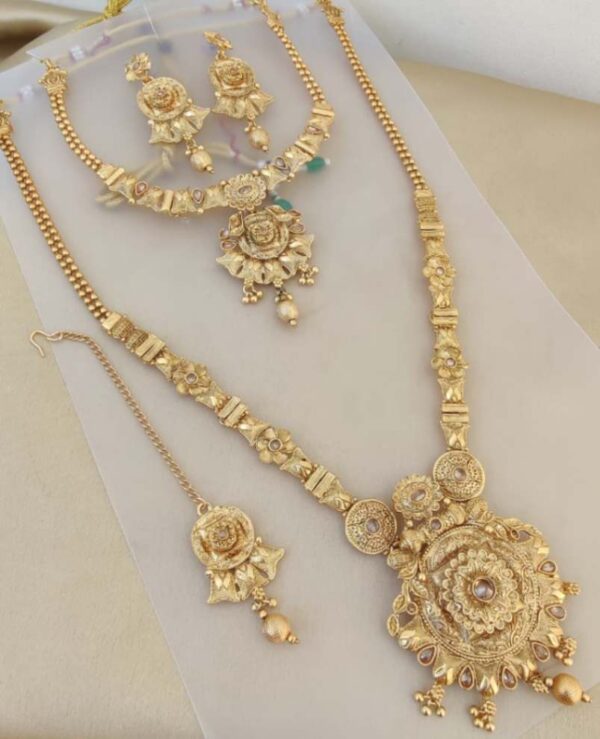 Necklace With Beautiful Earrings Tikka Combo
