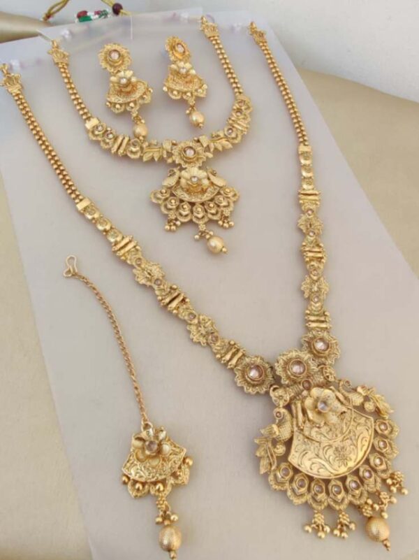 Necklace With Beautiful Earrings Tikka Combo
