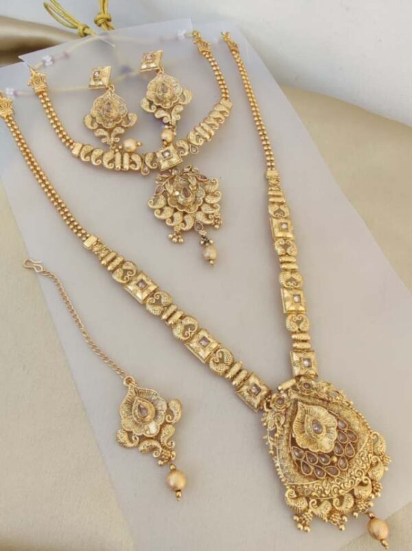 Necklace With Beautiful Earrings Tikka Combo
